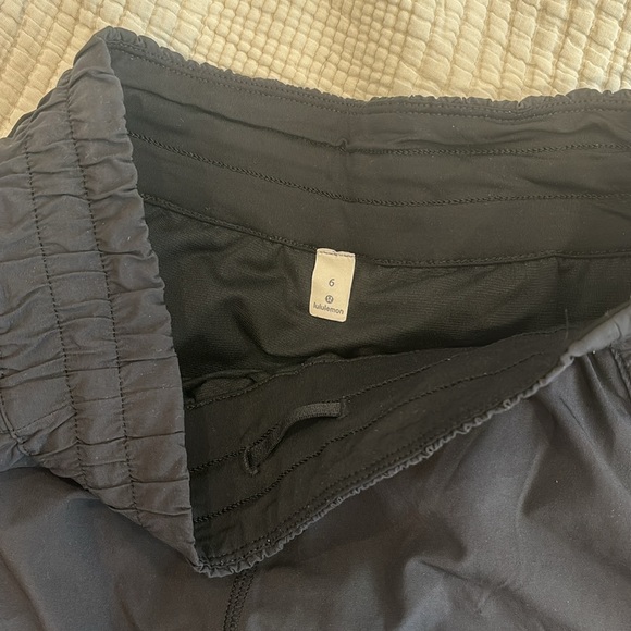 Lululemon - TRACKER Short 4” - Picture 2 of 3